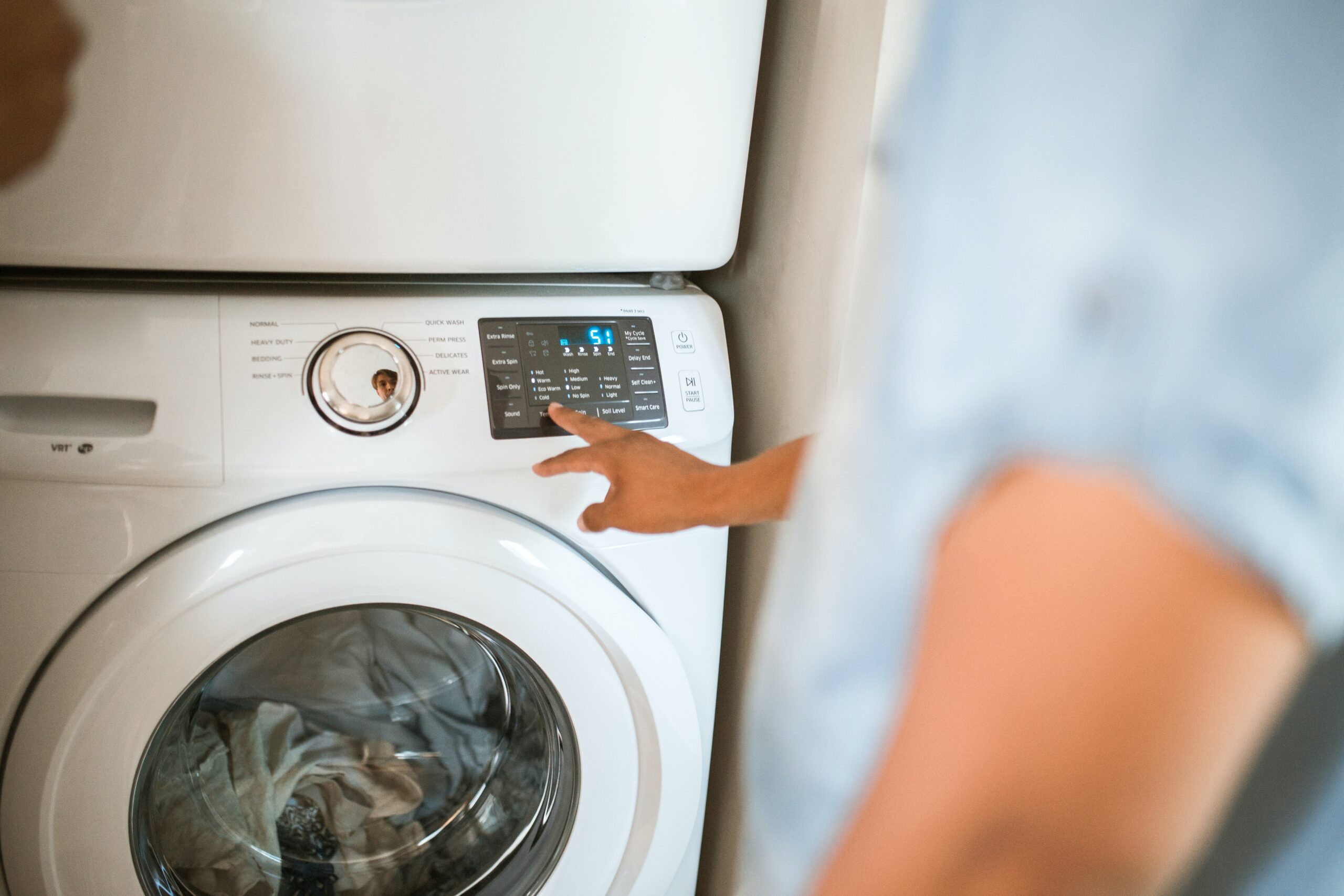 what is the difference between fully automatic and semi-automatic washing machine